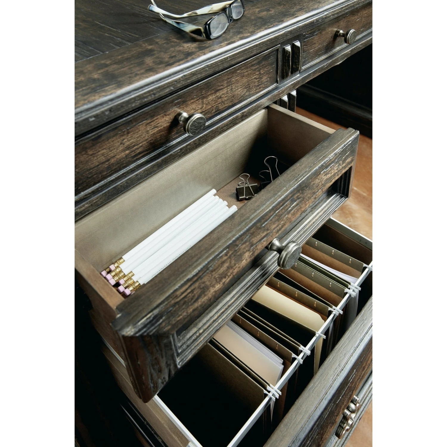 Hooker Furniture La Grange San Felipe Executive Desk 3 Hooker Furniture La Grange San Felipe Executive Desk - Image 3