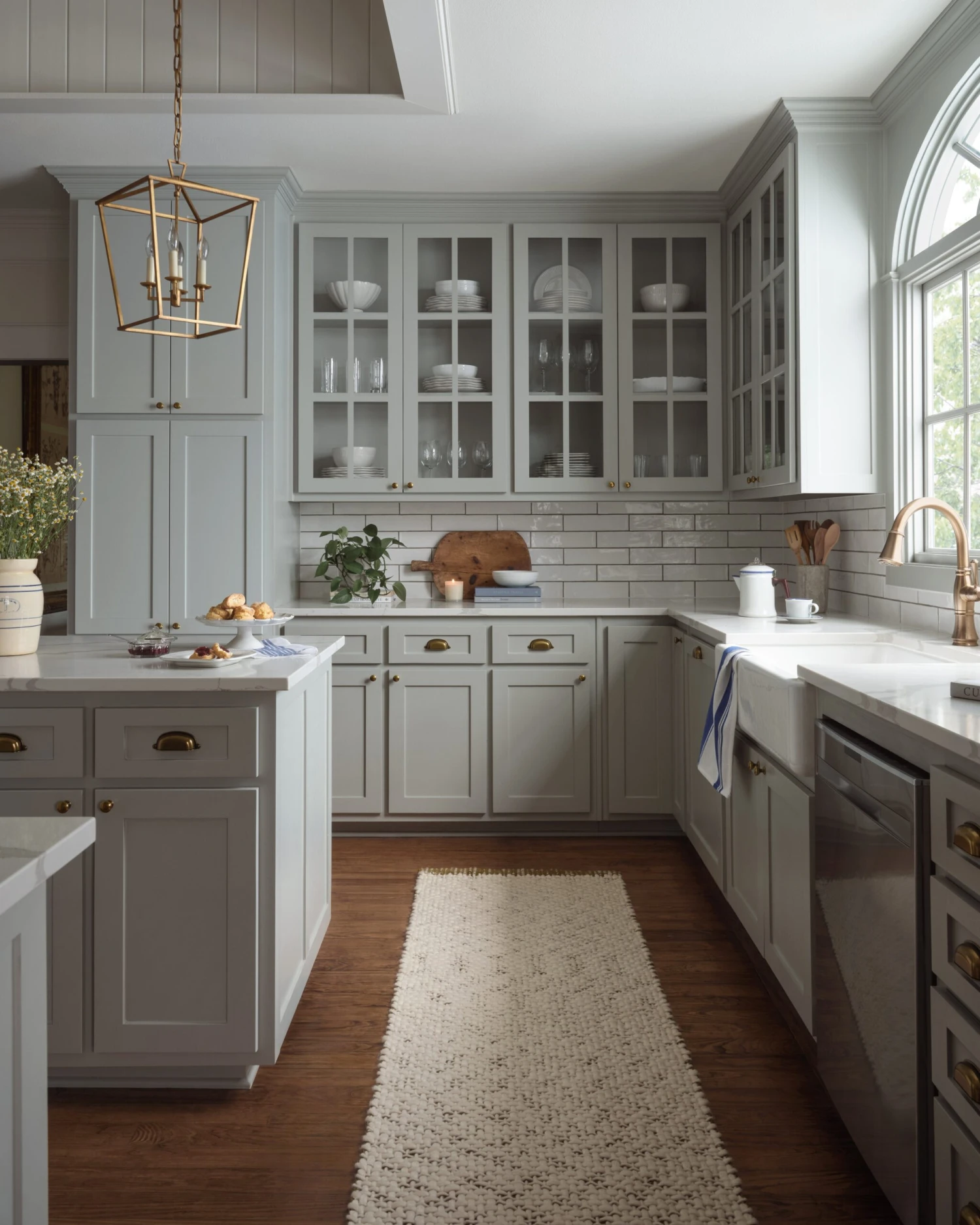 Magnolia Home Betty BET-01 Rug Ivory / Green MDP 2 Magnolia Home Betty BET-01 Rug Ivory / Green MDP - Image 2