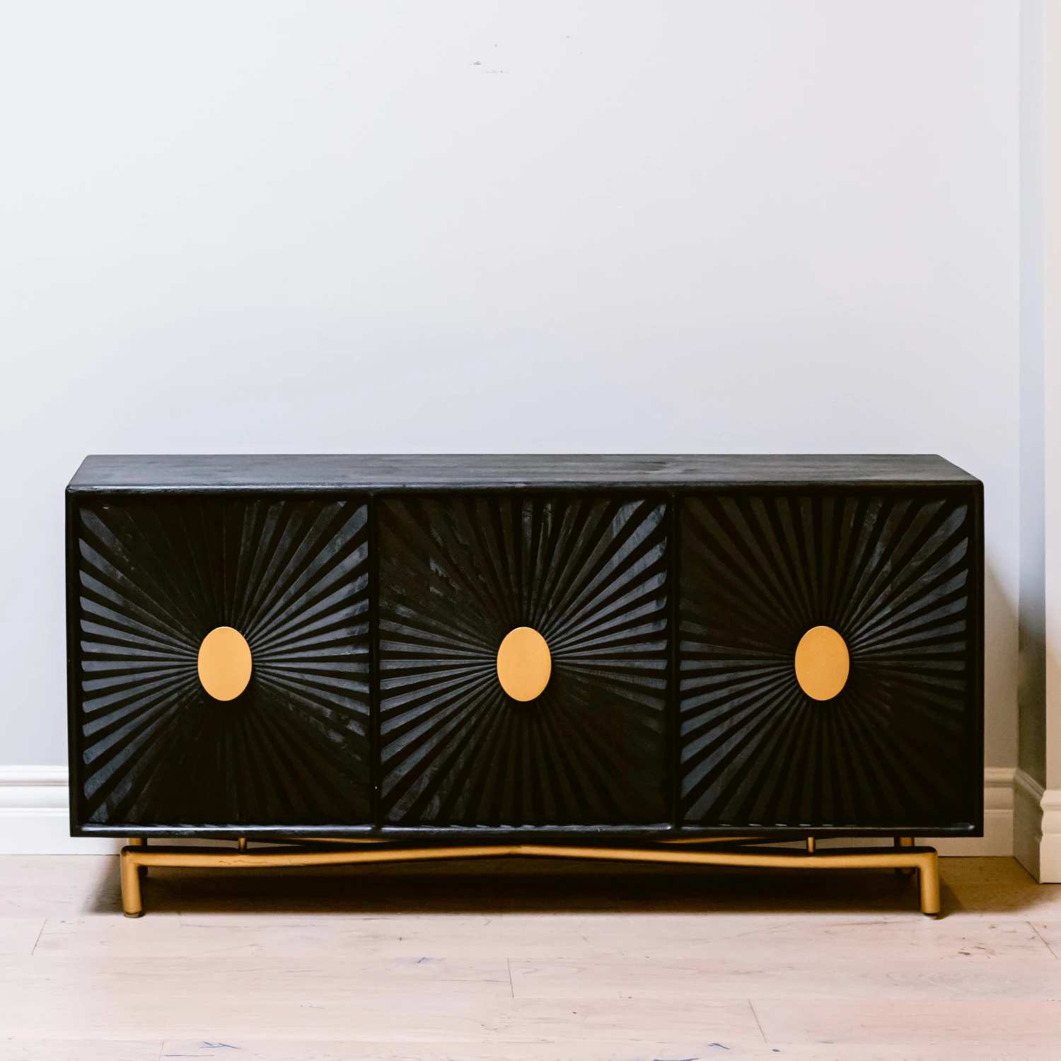 Hooker Furniture 5560-55 69in Entertainment Console 3 Hooker Furniture 5560-55 69in Entertainment Console - Image 3