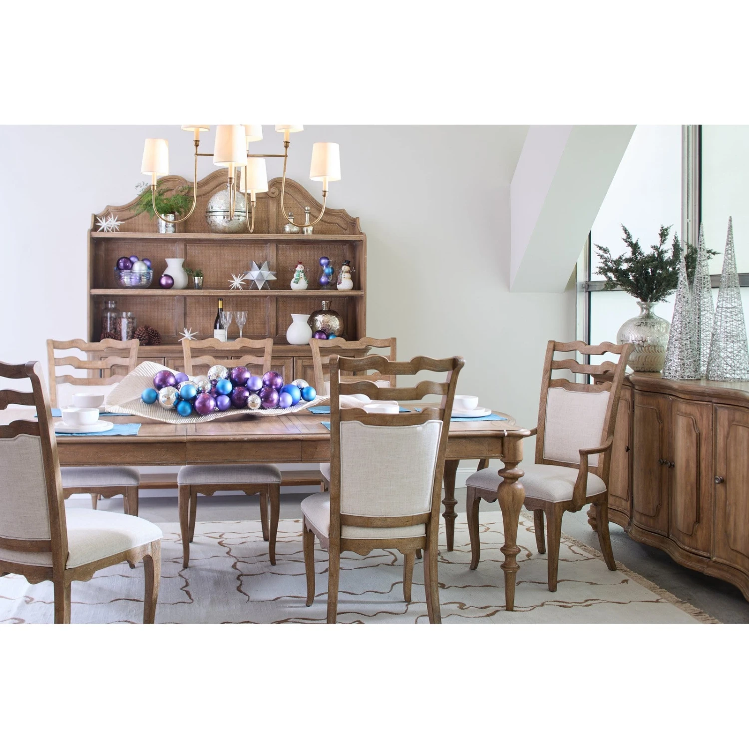 Pulaski Furniture Weston Hills Upholstered Arm Chair MDP 4 Pulaski Furniture Weston Hills Upholstered Arm Chair MDP - Image 4